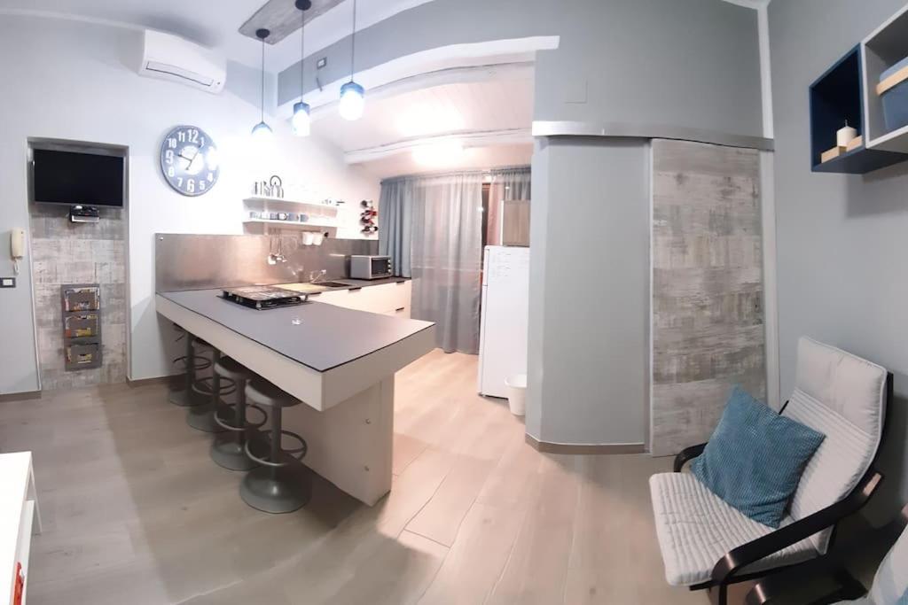 A 2 Passi Dal Castello ,Appartamento Con Veranda 卡斯泰拉马莱 外观 照片