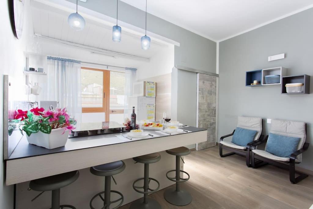 A 2 Passi Dal Castello ,Appartamento Con Veranda 卡斯泰拉马莱 外观 照片