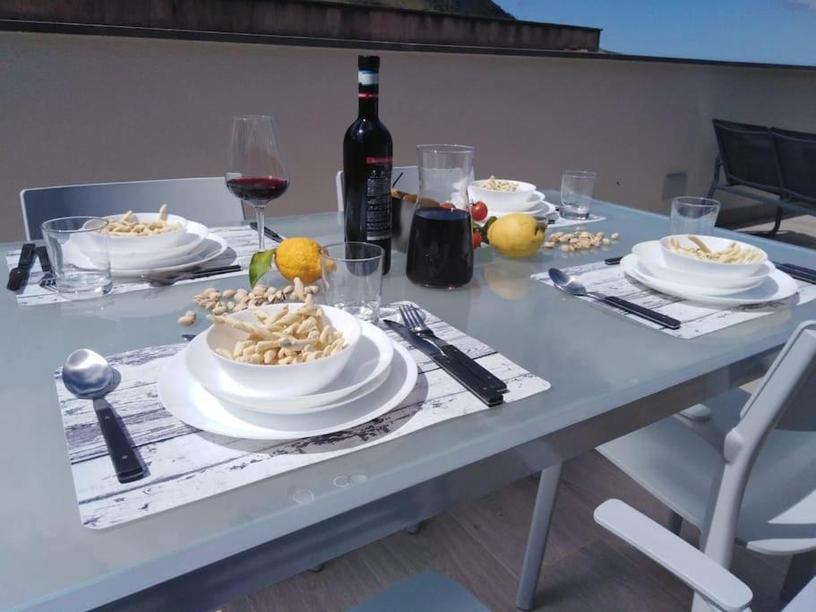 A 2 Passi Dal Castello ,Appartamento Con Veranda 卡斯泰拉马莱 外观 照片