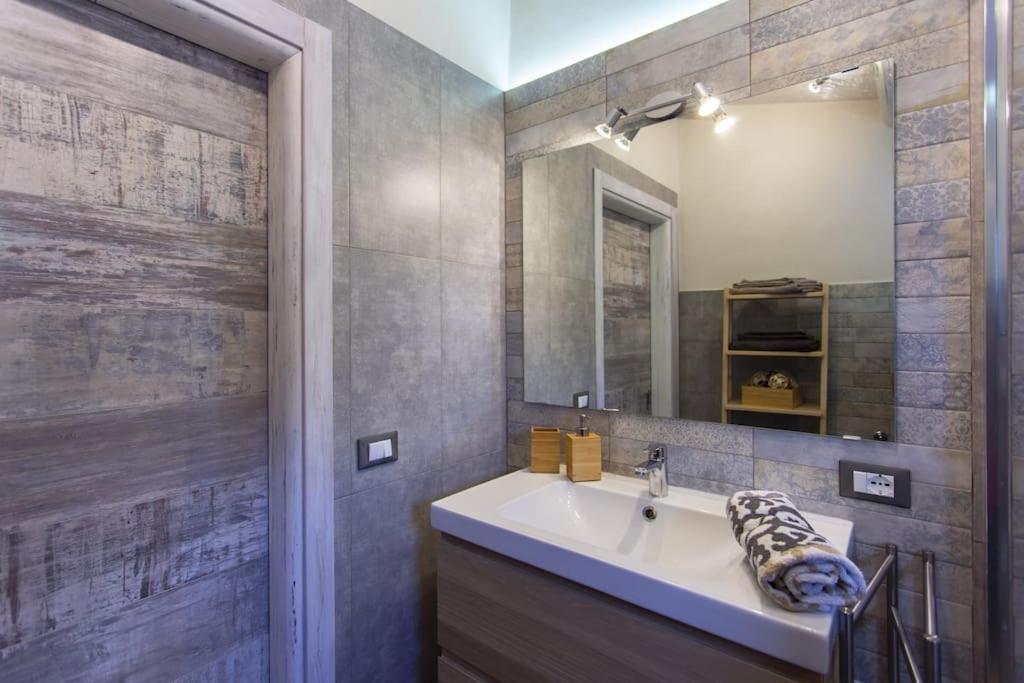 A 2 Passi Dal Castello ,Appartamento Con Veranda 卡斯泰拉马莱 外观 照片